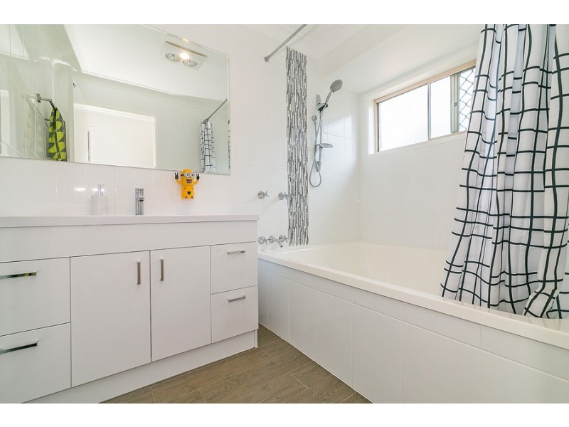 7 Clayton drive, Edens Landing QLD 4207