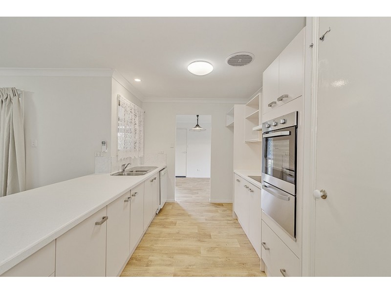 3 Clayton Drive, Edens Landing QLD 4207
