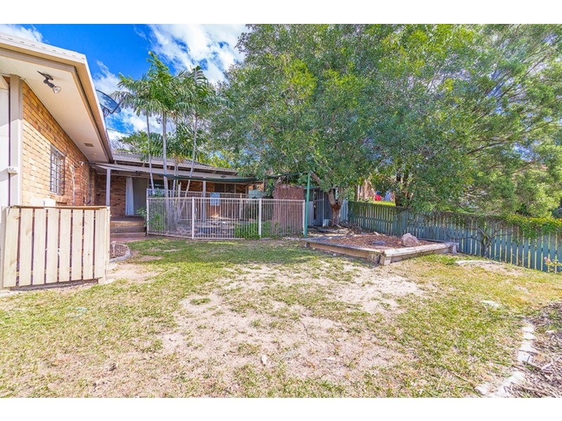 3 Clayton Drive, Edens Landing QLD 4207