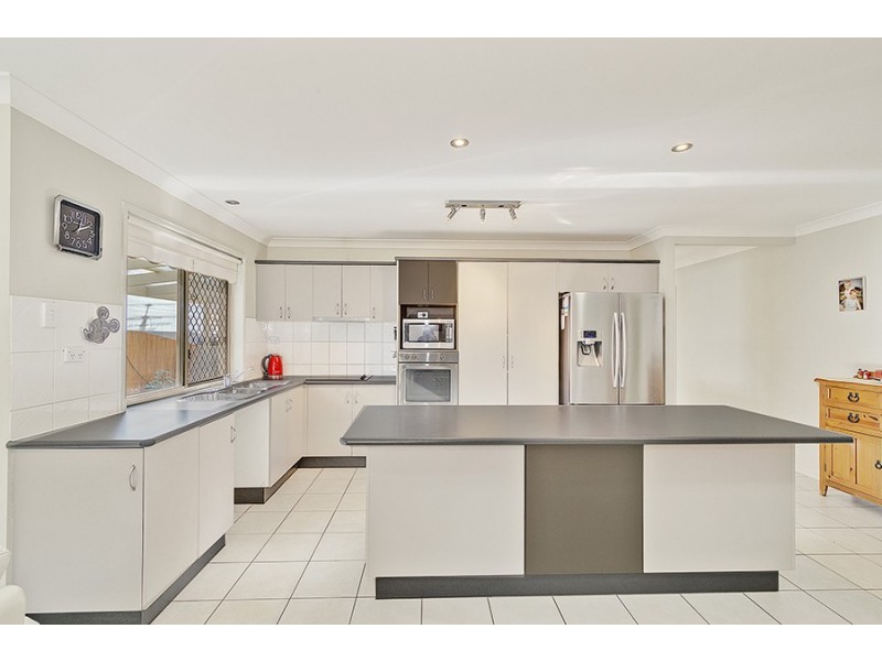 7 Mossman Pde, Waterford QLD 4133