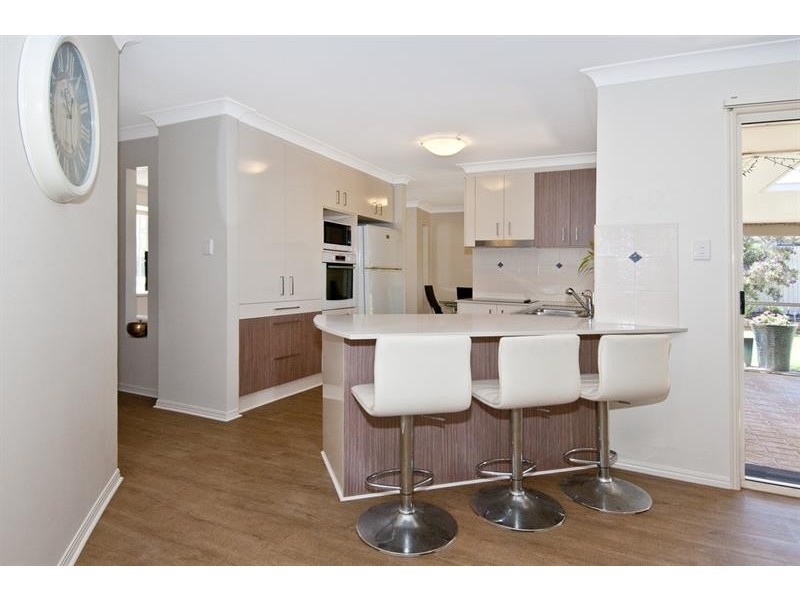 5 Silvestro Place., Edens Landing QLD 4207