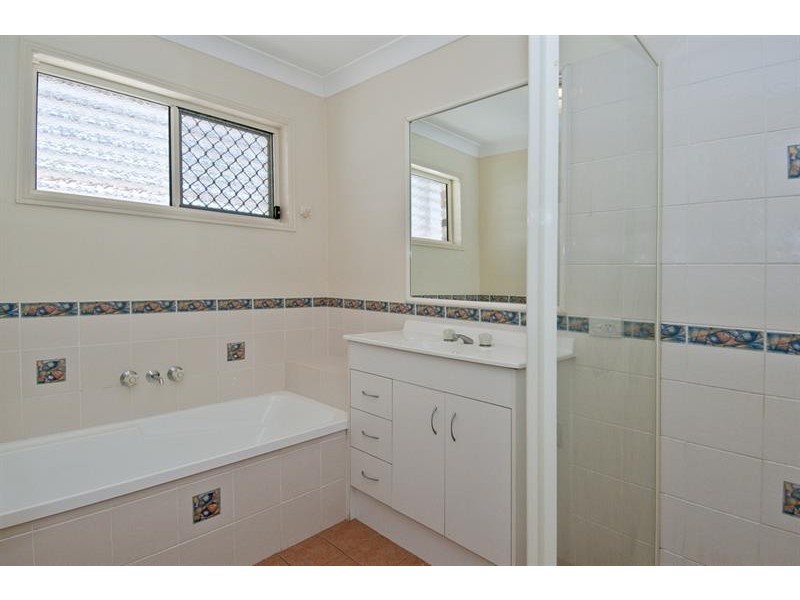 5 Silvestro Place., Edens Landing QLD 4207