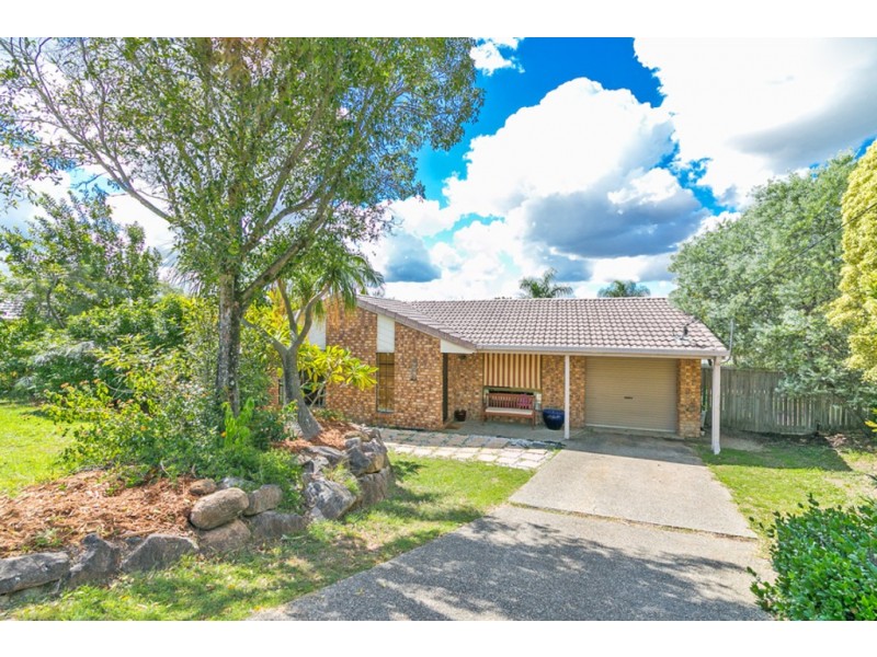 8 Duesbury Cres, Edens Landing QLD 4207