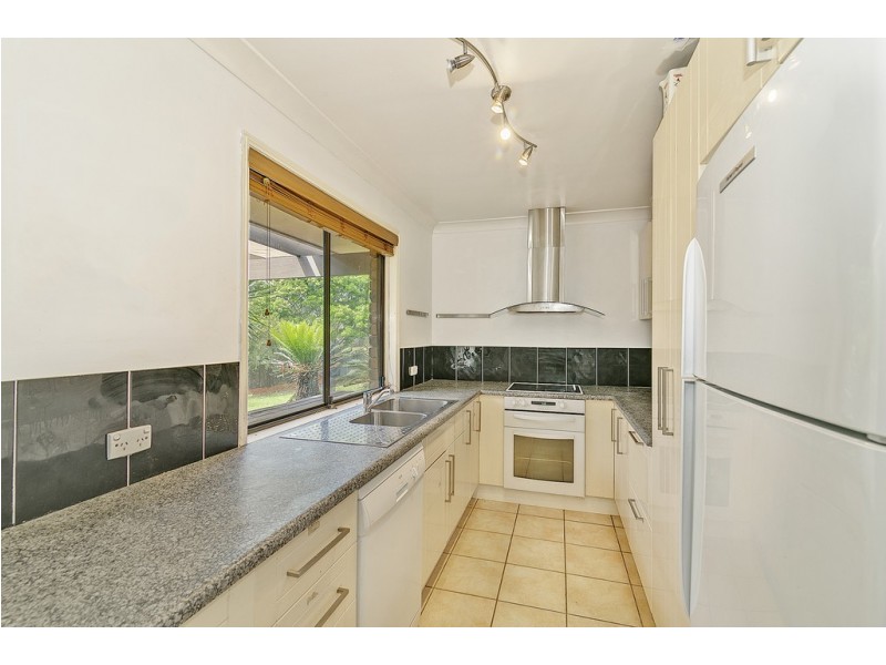 8 Duesbury Cres, Edens Landing QLD 4207