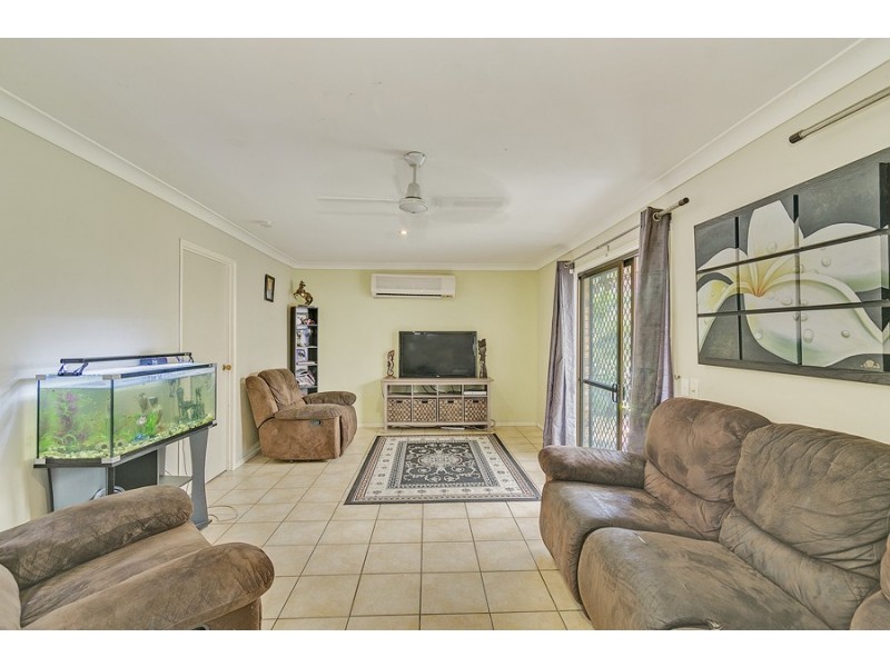 8 Duesbury Cres, Edens Landing QLD 4207