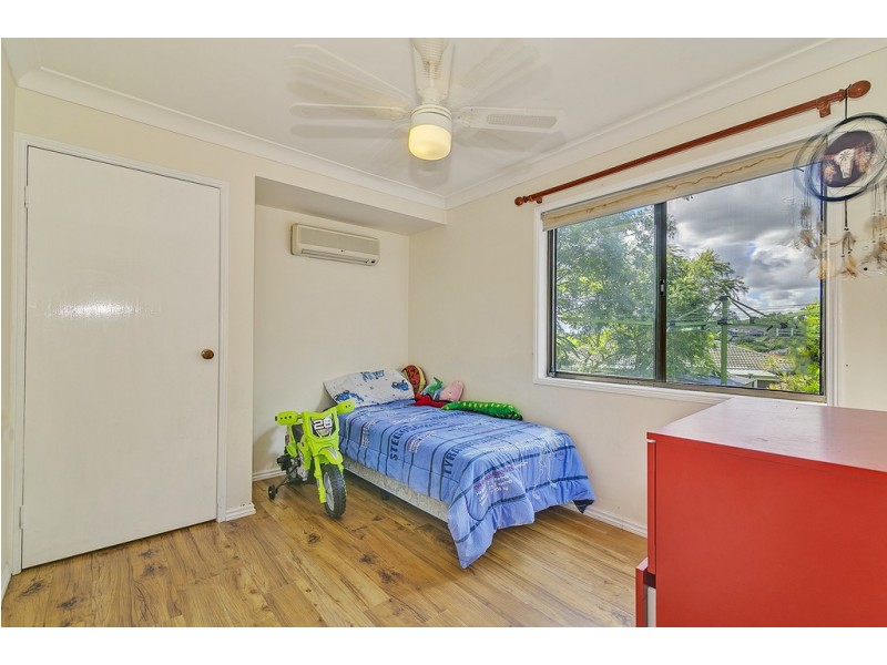 8 Duesbury Cres, Edens Landing QLD 4207