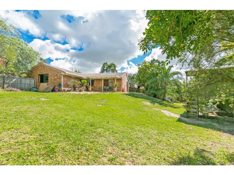 8 Duesbury Cres, Edens Landing QLD 4207