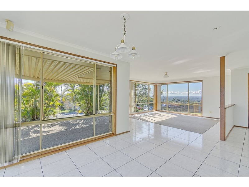 27 Hillside Cres, Edens Landing QLD 4207