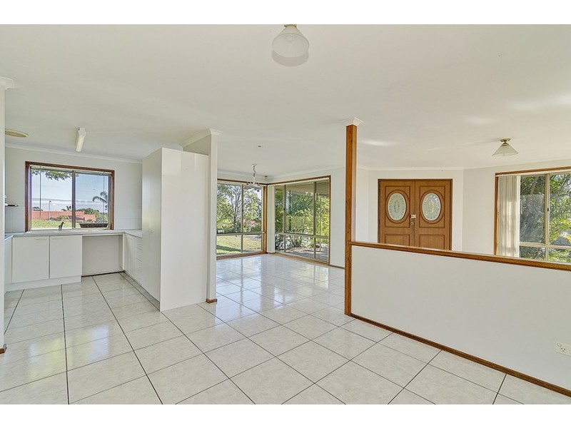 27 Hillside Cres, Edens Landing QLD 4207