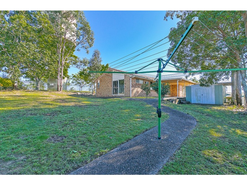 27 Hillside Cres, Edens Landing QLD 4207