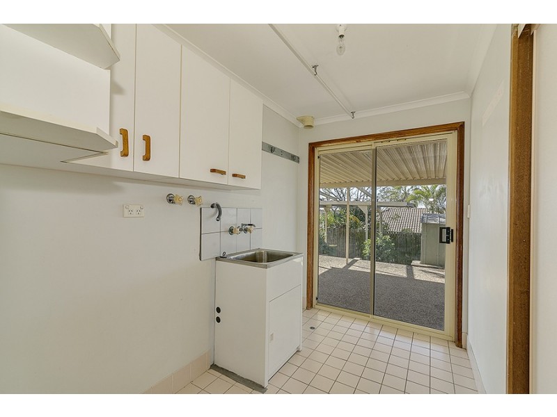 27 Hillside Cres, Edens Landing QLD 4207