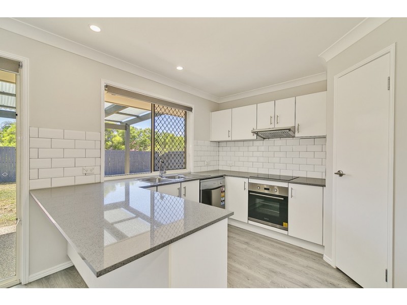 6 Vella Place, Edens Landing QLD 4207