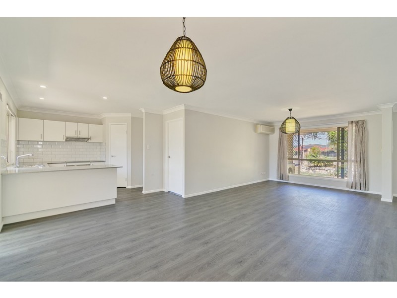 6 Vella Place, Edens Landing QLD 4207