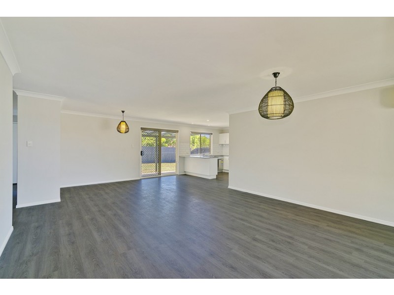 6 Vella Place, Edens Landing QLD 4207