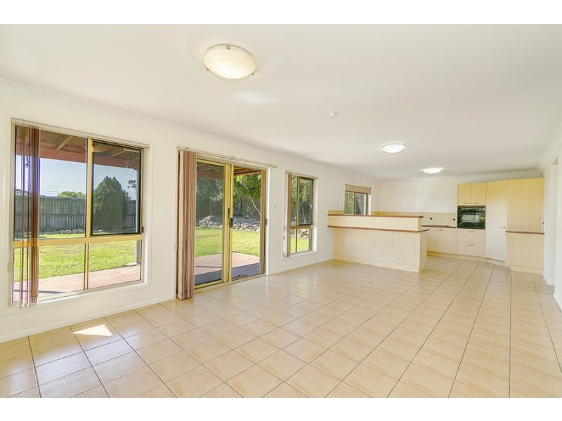 4 Silvestro Place, Edens Landing QLD 4207