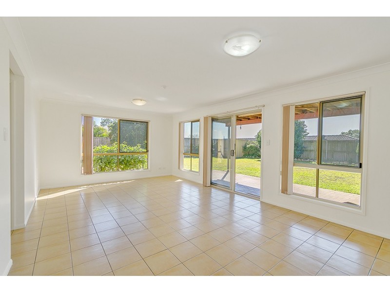 4 Silvestro Place, Edens Landing QLD 4207