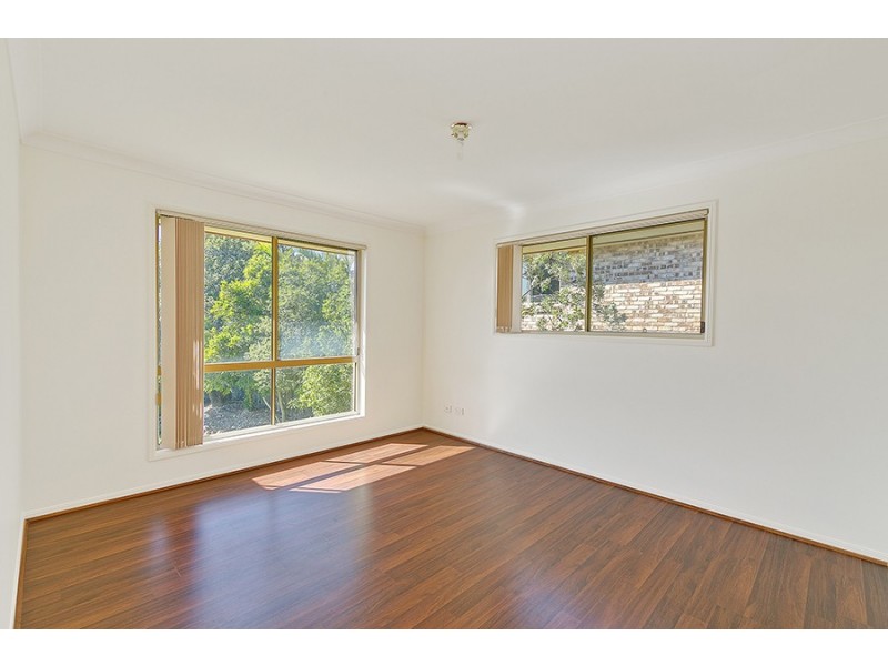 4 Silvestro Place, Edens Landing QLD 4207