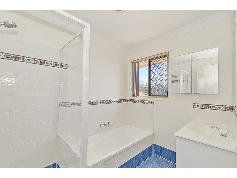 4 Silvestro Place, Edens Landing QLD 4207