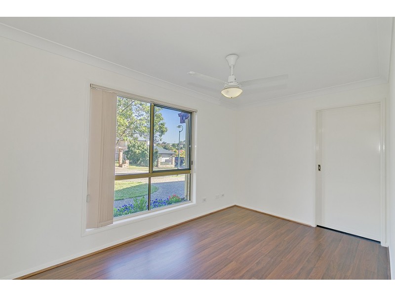 4 Silvestro Place, Edens Landing QLD 4207