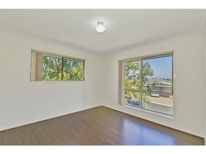 4 Silvestro Place, Edens Landing QLD 4207