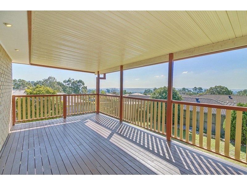 4 Silvestro Place, Edens Landing QLD 4207