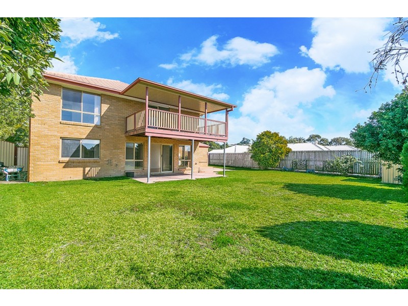 4 Silvestro Place, Edens Landing QLD 4207