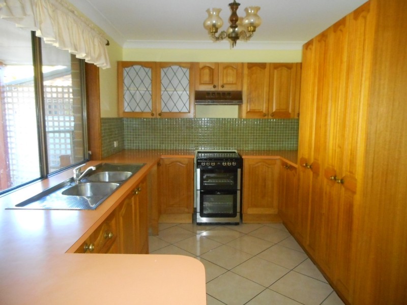 27 Shortland St, Springwood QLD 4127