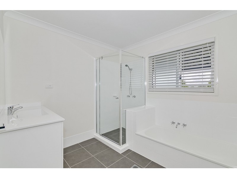 1 Buckley Street, Edens Landing QLD 4207