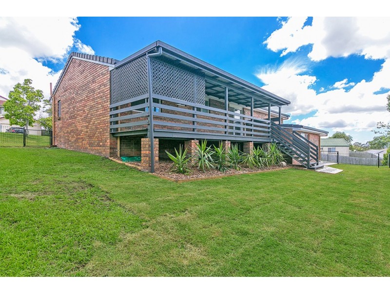 1 Buckley Street, Edens Landing QLD 4207