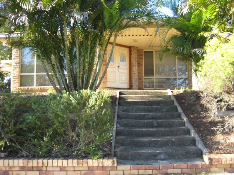 27 Hillside Cres, Edens Landing QLD 4207