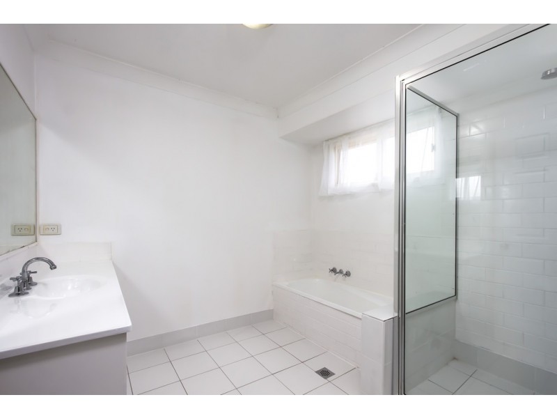 5 Costigan Tce, Edens Landing QLD 4207