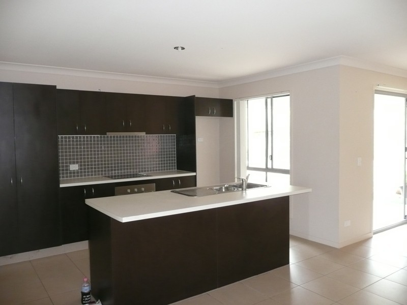 30 Woodlands Blvd, Waterford QLD 4133