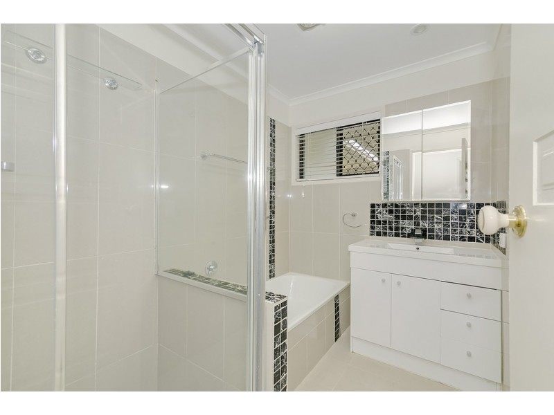 1/4 Concorde Drive, Loganholme QLD 4129