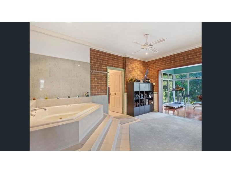 5 BAHRVIEW DRIVE, Bahrs Scrub QLD 4207