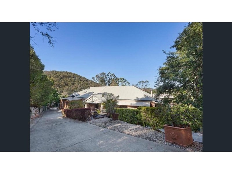 5 BAHRVIEW DRIVE, Bahrs Scrub QLD 4207