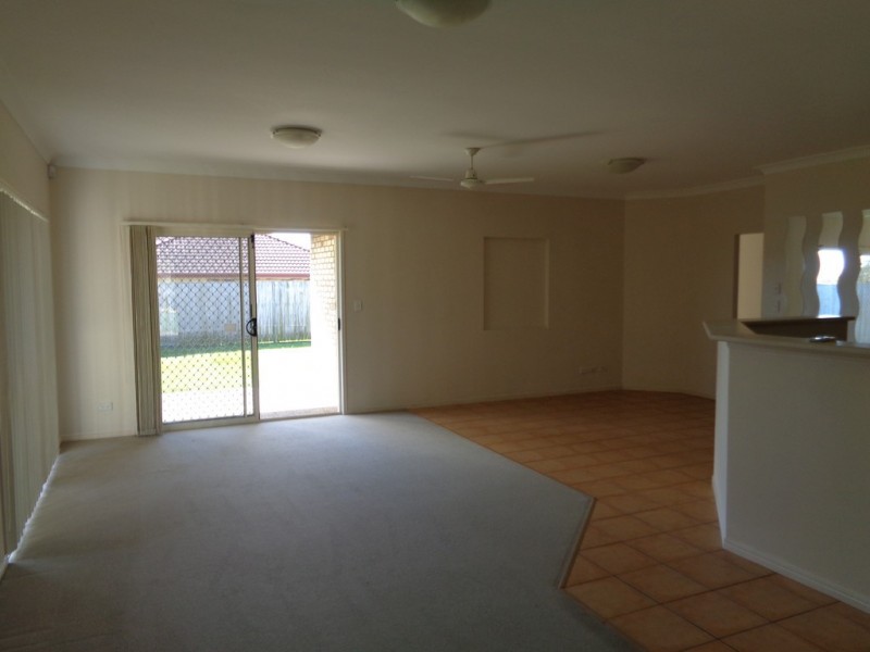 8 Bella Vista Cct, Edens Landing QLD 4207