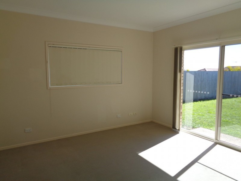 8 Bella Vista Cct, Edens Landing QLD 4207