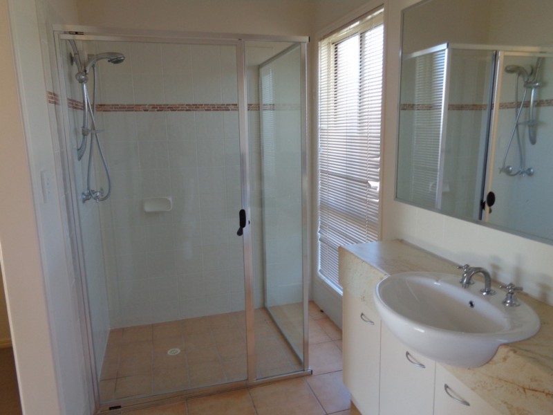 8 Bella Vista Cct, Edens Landing QLD 4207