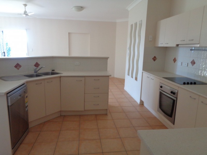 8 Bella Vista Cct, Edens Landing QLD 4207