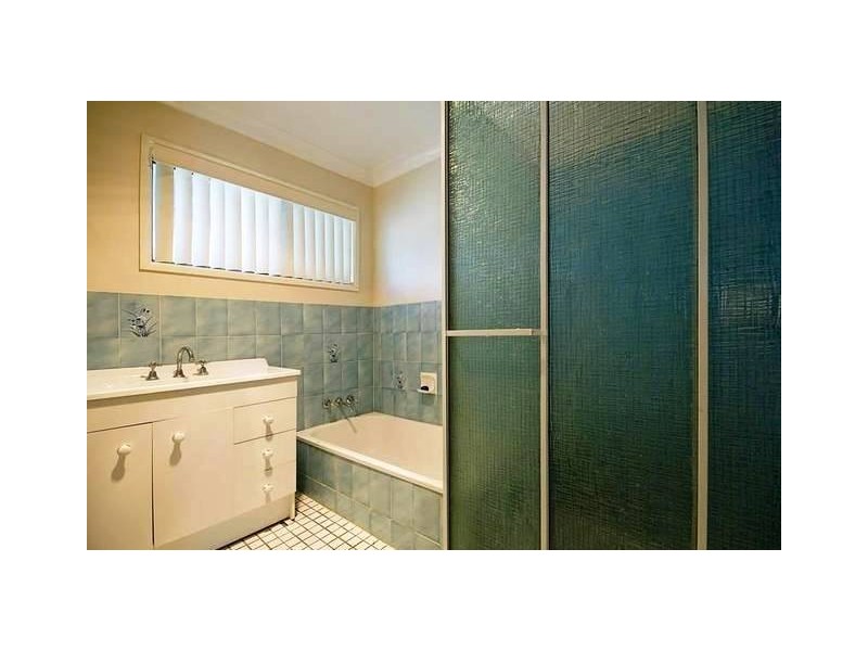 391 Chatswood Rd, Shailer Park QLD 4128