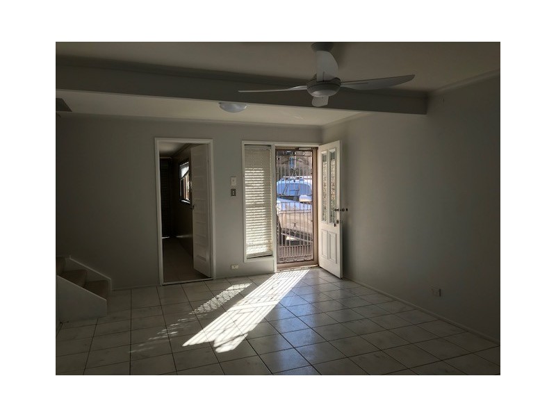 4/15 Pine Avenue, Beenleigh QLD 4207