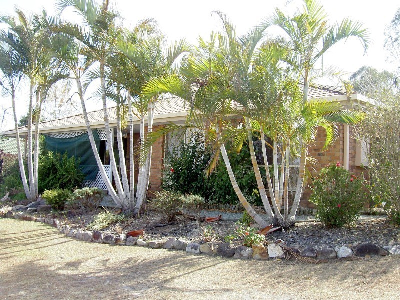 2 Ivanhoe Dr, Edens Landing QLD 4207