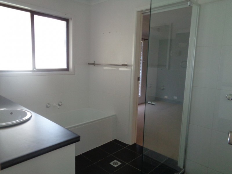 3 Ainslee Crt, Mount Warren Park QLD 4207