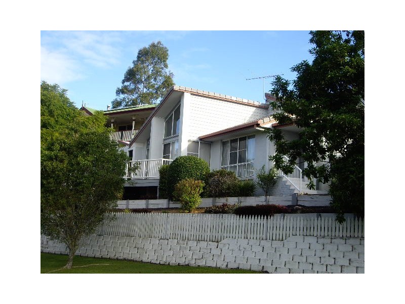 3 Hillside Cres, Edens Landing QLD 4207