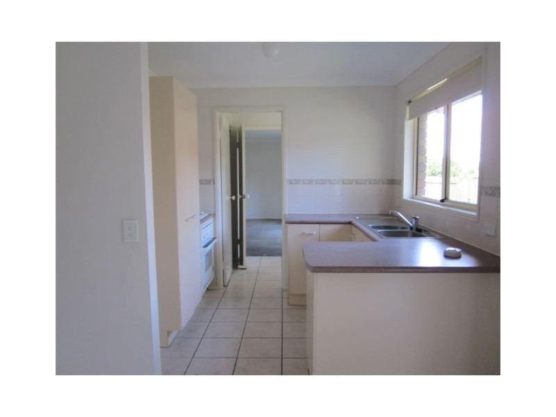 92 Pohon Dr, Tanah Merah QLD 4128