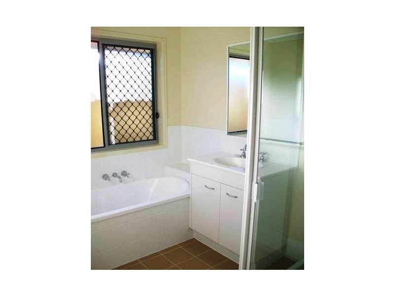 4 Crestwood Street, Bahrs Scrub QLD 4207