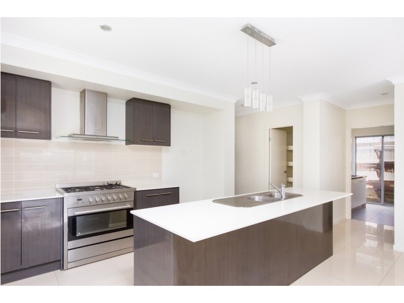7 Ravensbourne Crt, Waterford QLD 4133