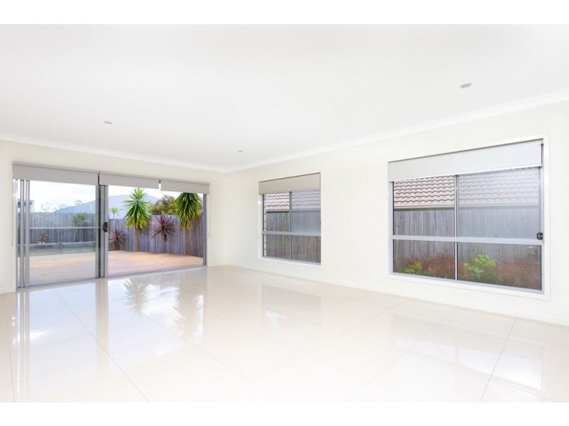 7 Ravensbourne Crt, Waterford QLD 4133