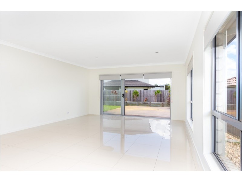7 Ravensbourne Crt, Waterford QLD 4133 Floorplan