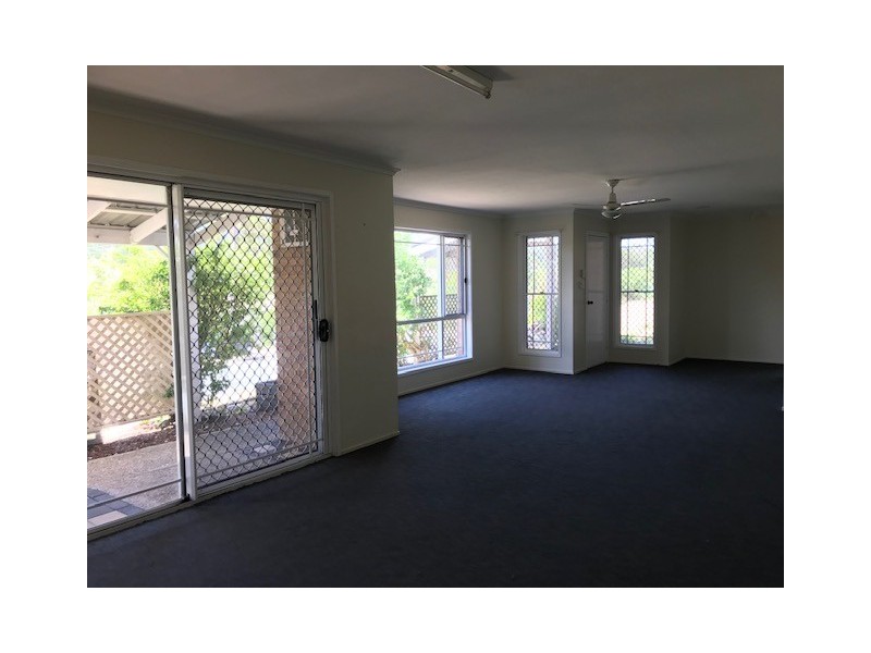 16 Eira Cres, Edens Landing QLD 4207
